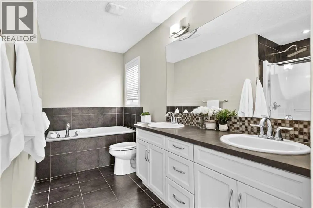 142 Mahogany Heights SE