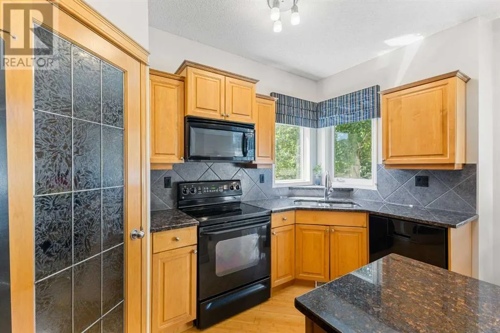 11 Simcoe Crescent SW