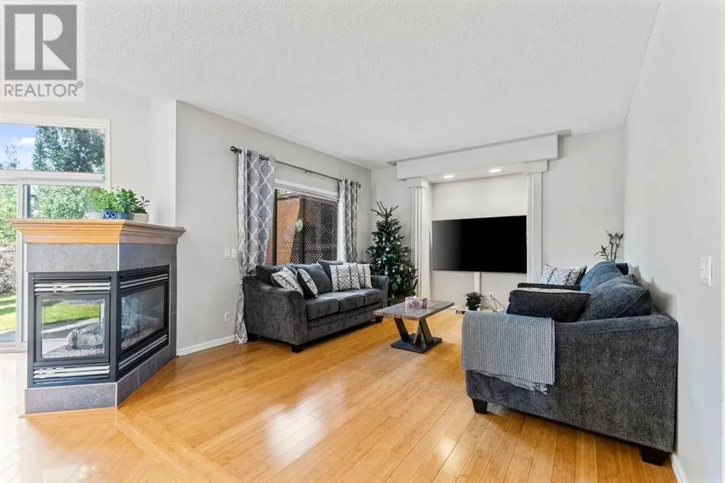 11 Simcoe Crescent SW