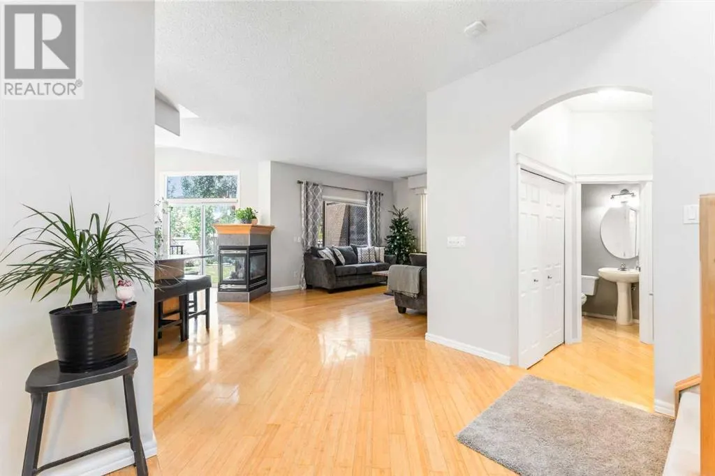 11 Simcoe Crescent SW