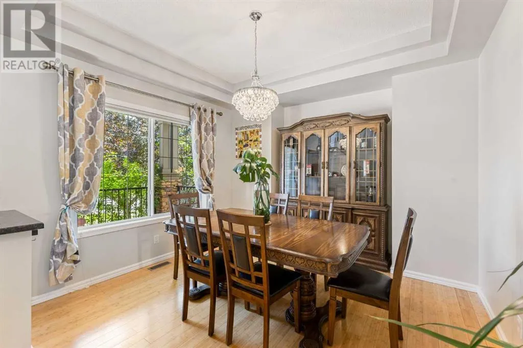 11 Simcoe Crescent SW