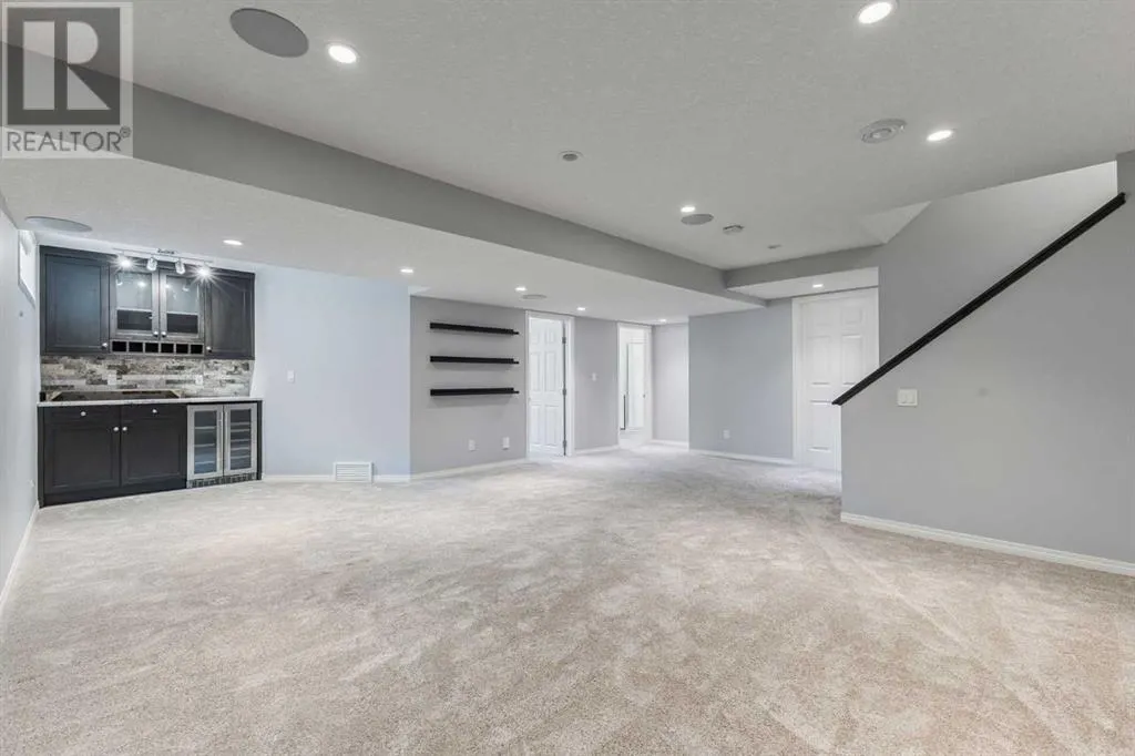 11 Simcoe Crescent SW