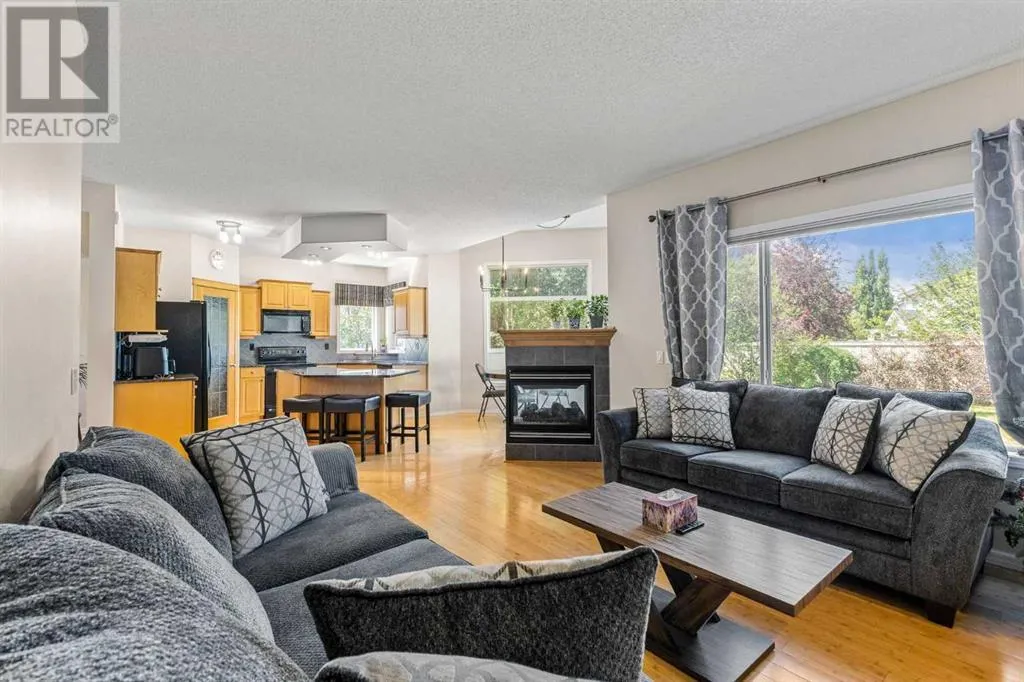 11 Simcoe Crescent SW