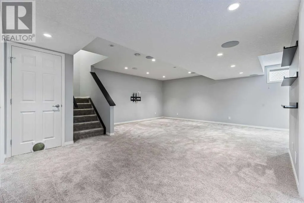 11 Simcoe Crescent SW