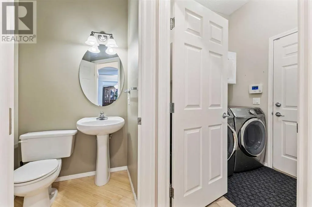 11 Simcoe Crescent SW