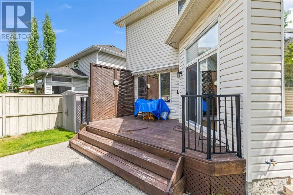 11 Simcoe Crescent SW