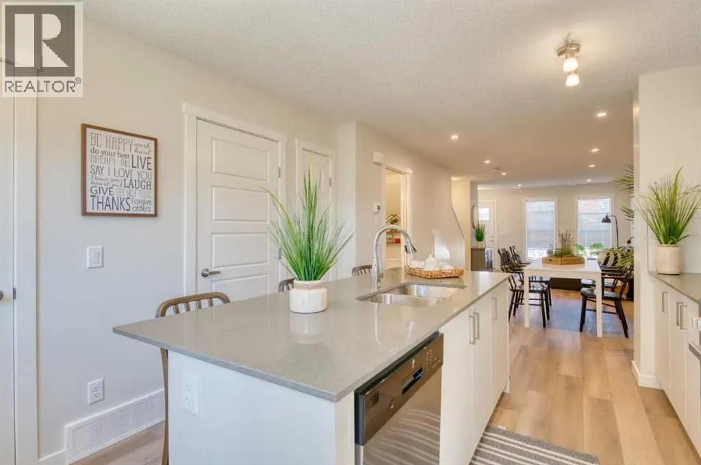 711, 135 Mahogany Parade SE