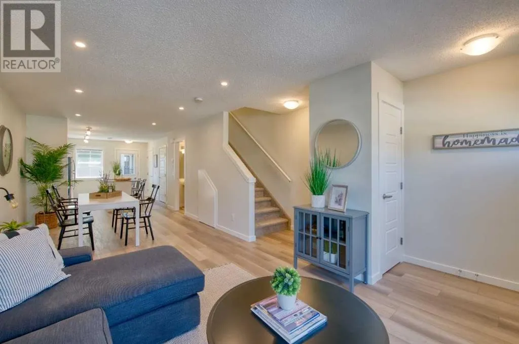 711, 135 Mahogany Parade SE