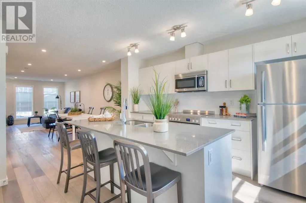 711, 135 Mahogany Parade SE