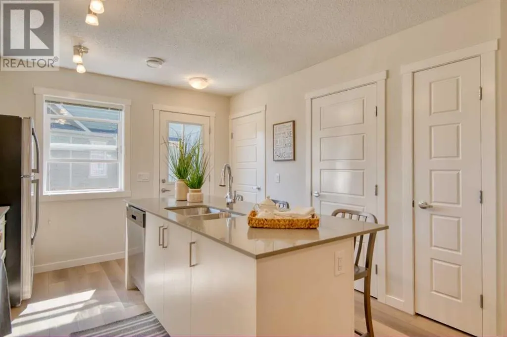 711, 135 Mahogany Parade SE