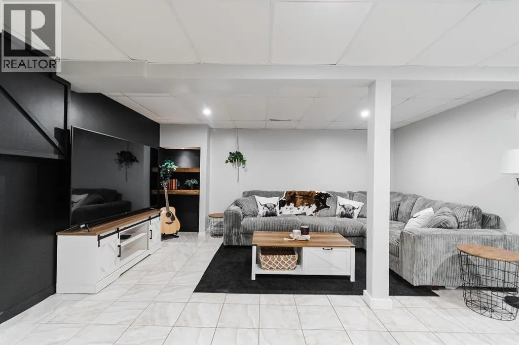208 Silvertip Place