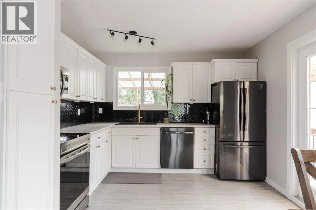 208 Silvertip Place