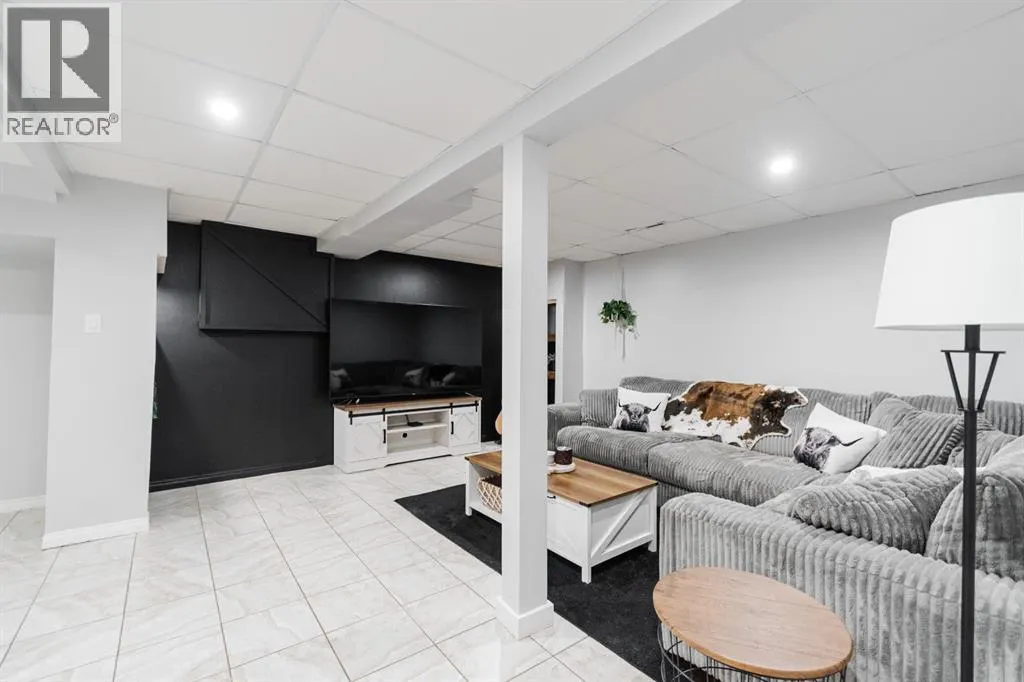 208 Silvertip Place