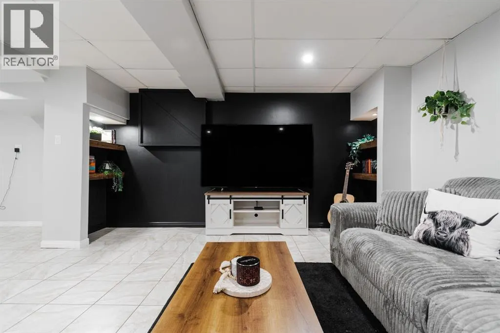 208 Silvertip Place