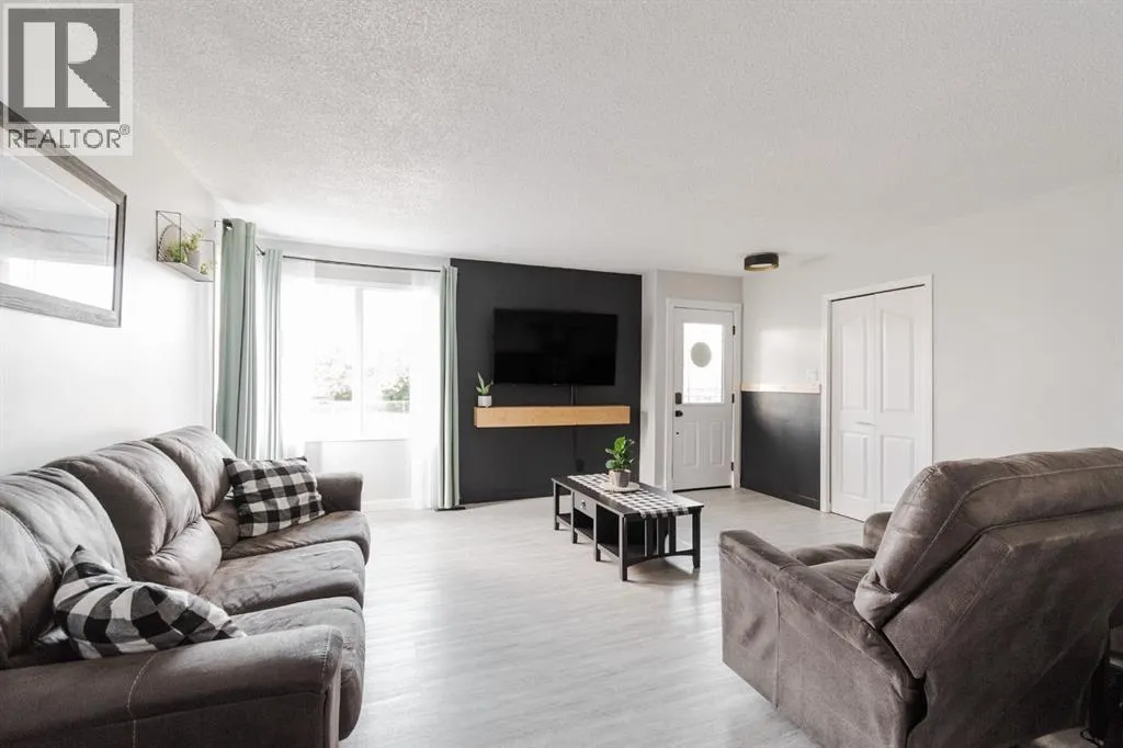 208 Silvertip Place