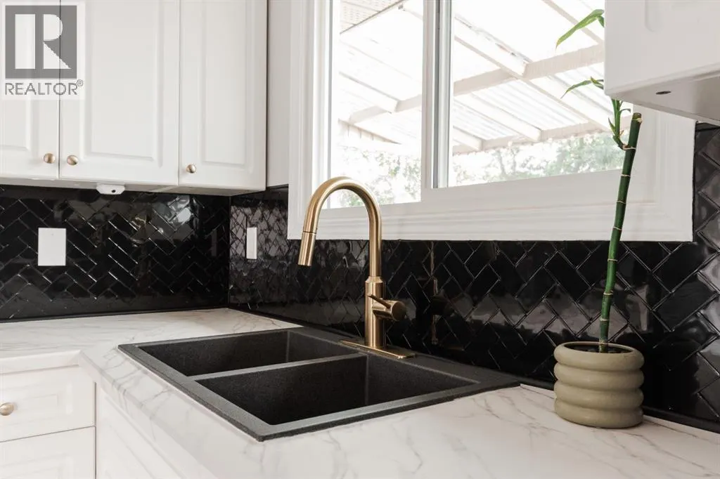 208 Silvertip Place