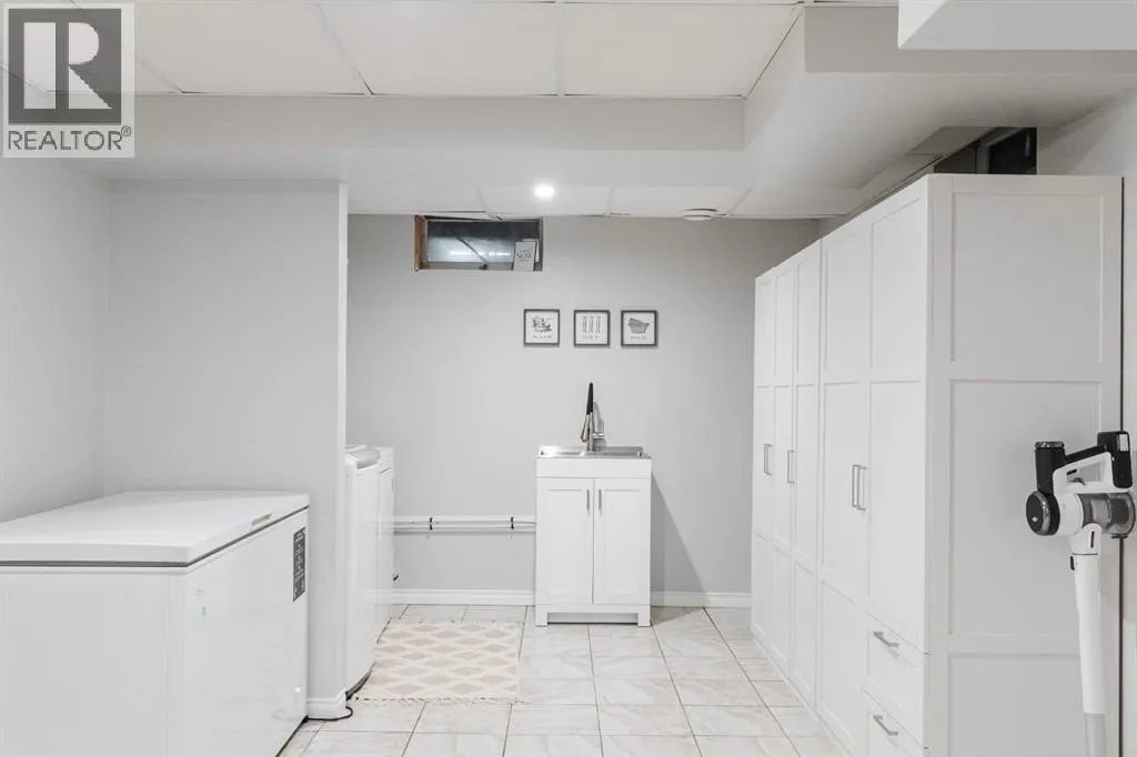 208 Silvertip Place