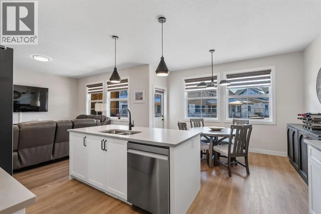 204, 201 Cooperswood Green SW