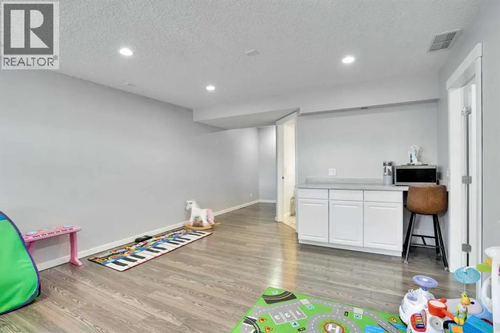 100 Cranberry Circle SE