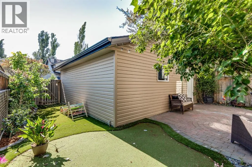 15 COPPERFIELD Rise SE