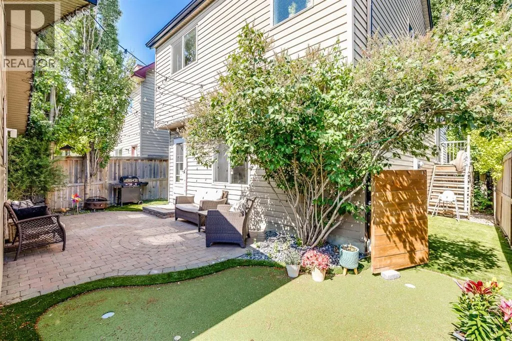 15 COPPERFIELD Rise SE