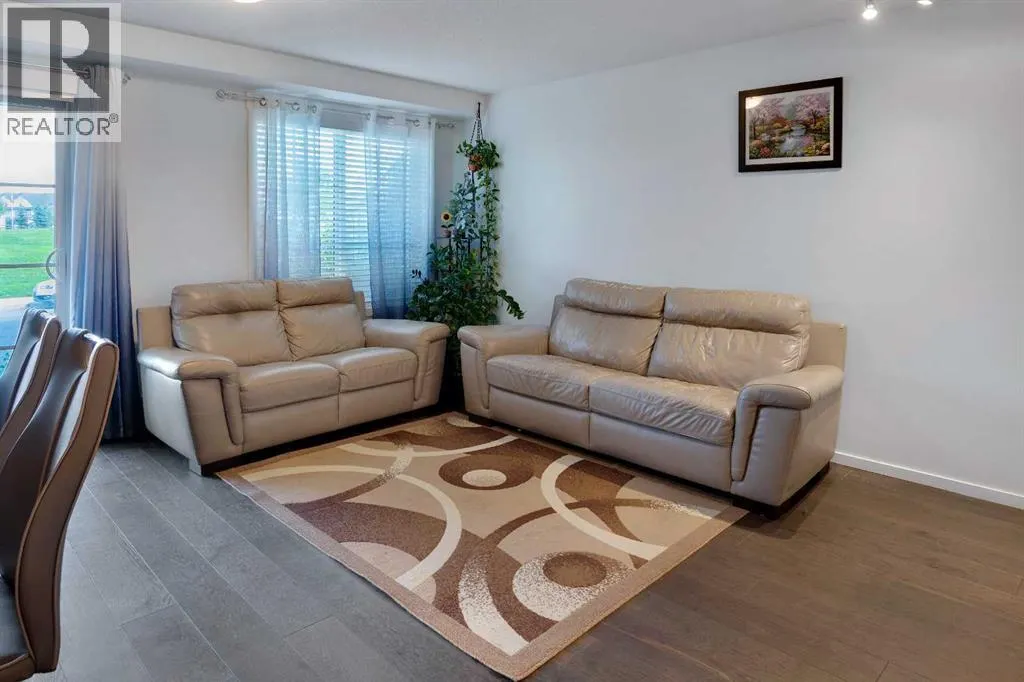 #1109, 99 Copperstone Park SE