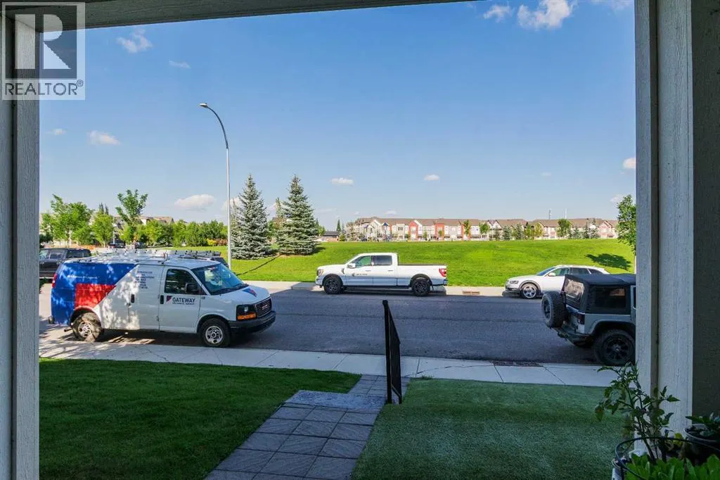 #1109, 99 Copperstone Park SE