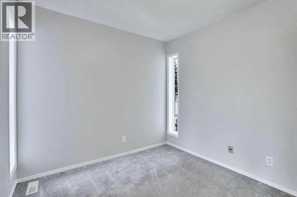8 Woodside Circle NW