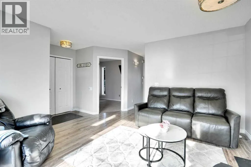 8 Woodside Circle NW