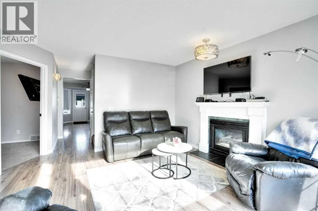 8 Woodside Circle NW