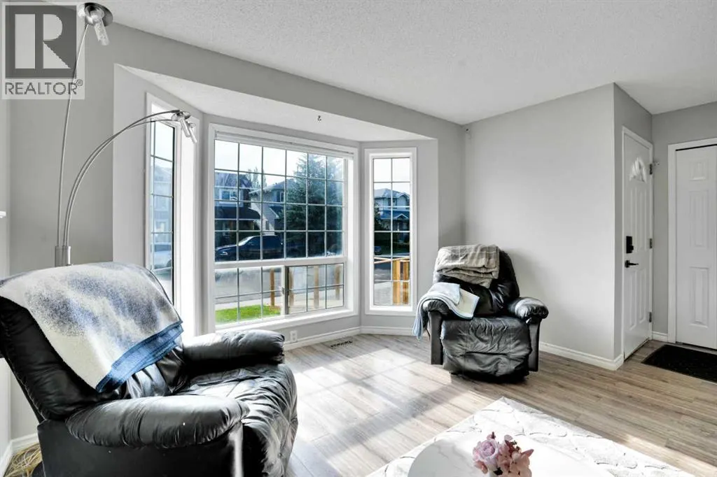 8 Woodside Circle NW