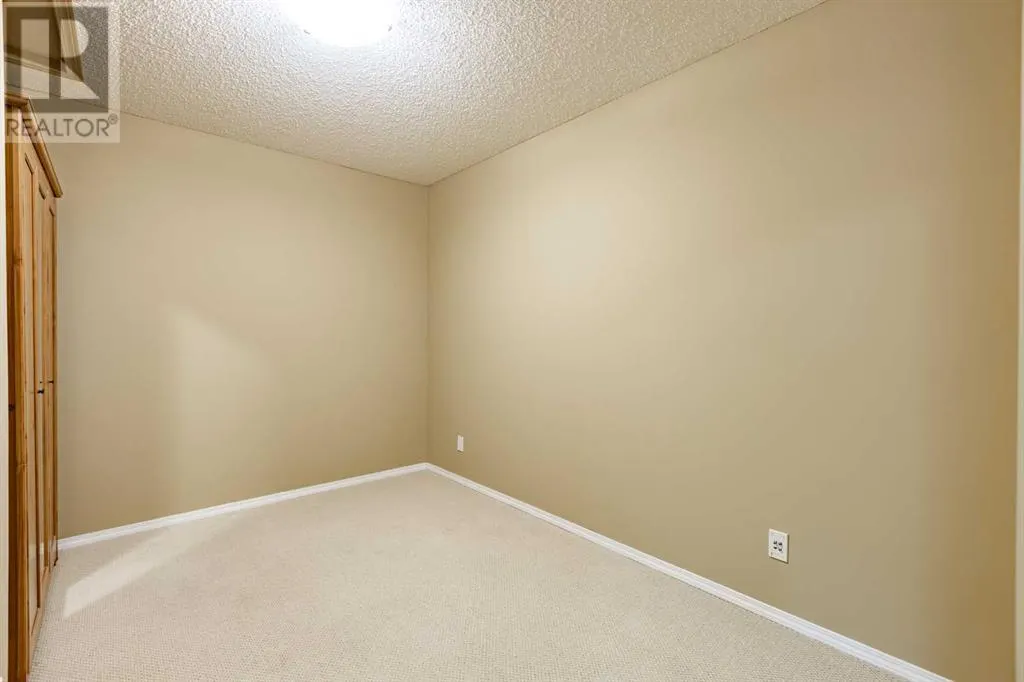 201, 7 Everridge Square SW