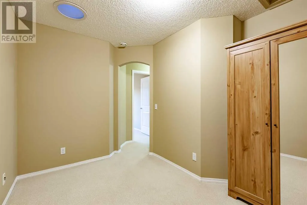 201, 7 Everridge Square SW