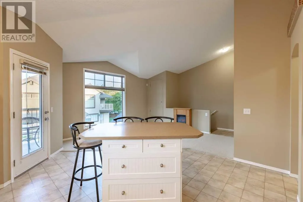 201, 7 Everridge Square SW