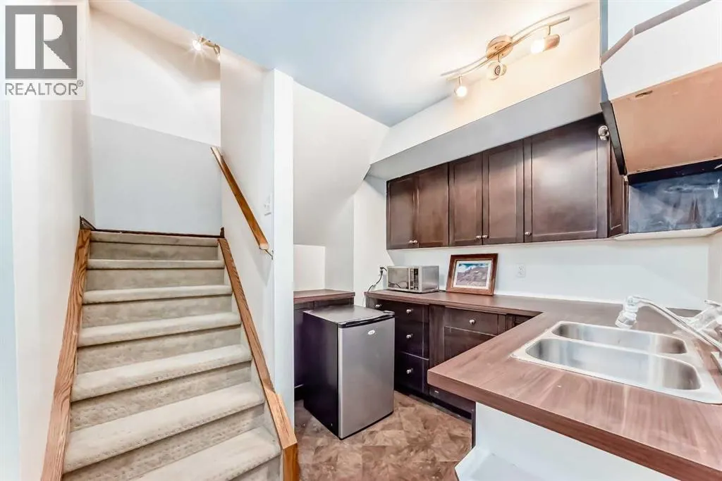 165 Shawinigan Drive SW