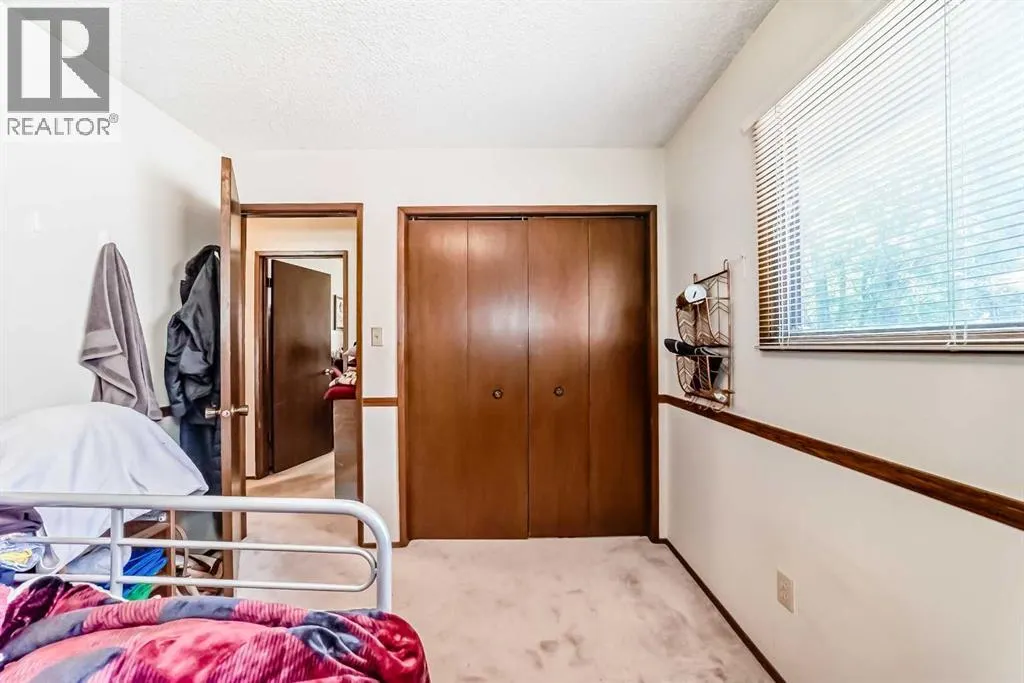 24 Templehill Bay NE