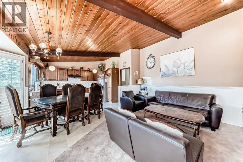 24 Templehill Bay NE