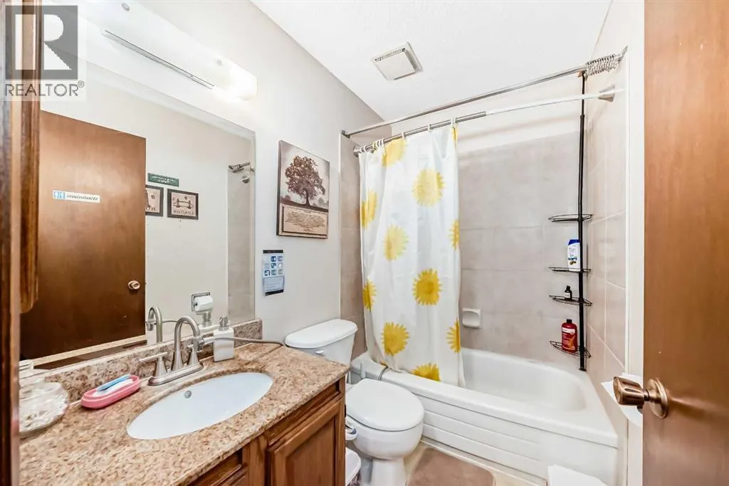24 Templehill Bay NE
