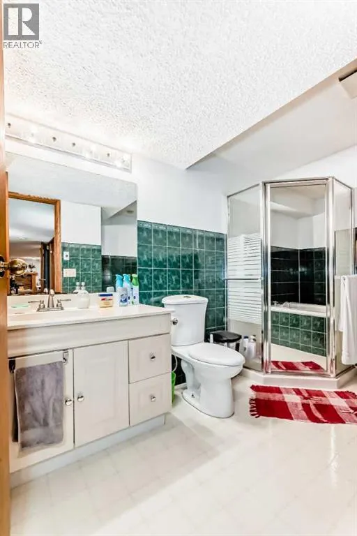 24 Templehill Bay NE