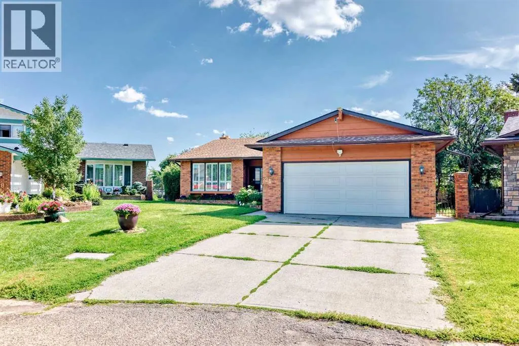 24 Templehill Bay NE