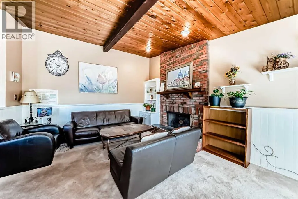 24 Templehill Bay NE