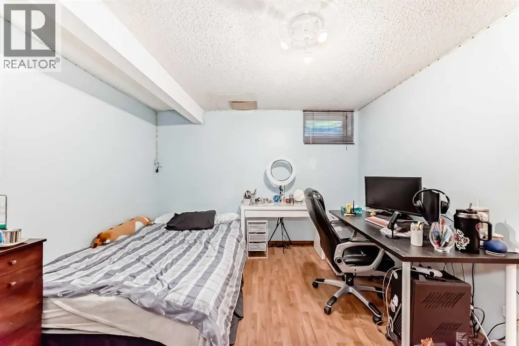 24 Templehill Bay NE