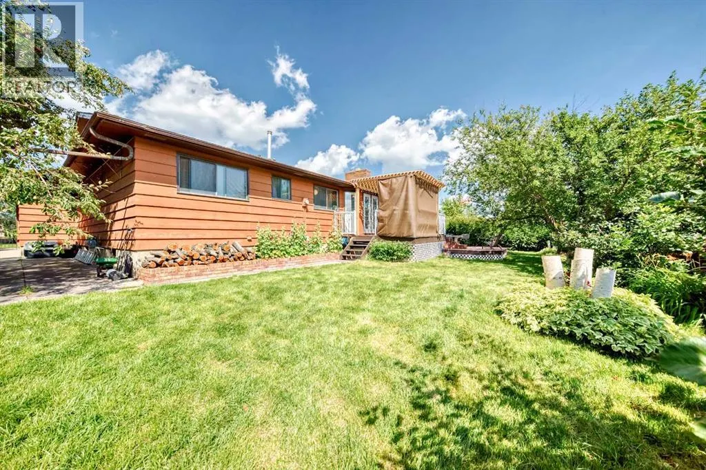 24 Templehill Bay NE