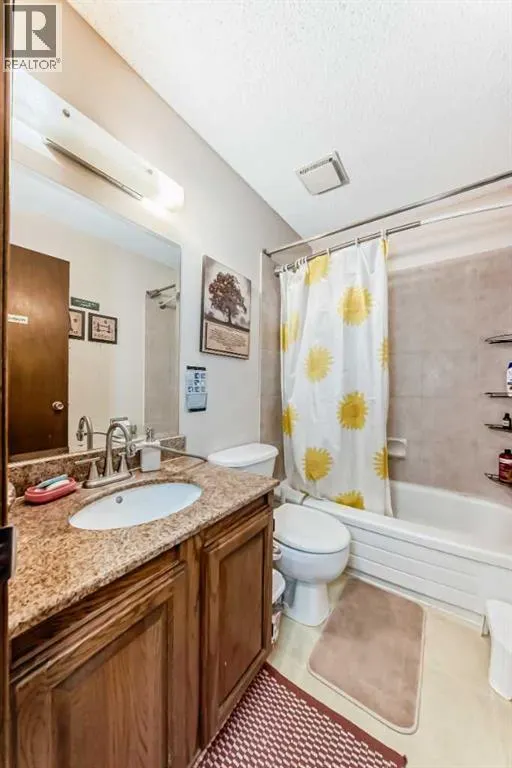24 Templehill Bay NE