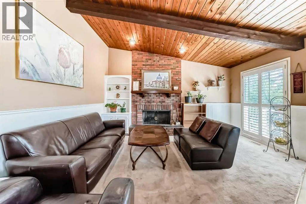 24 Templehill Bay NE