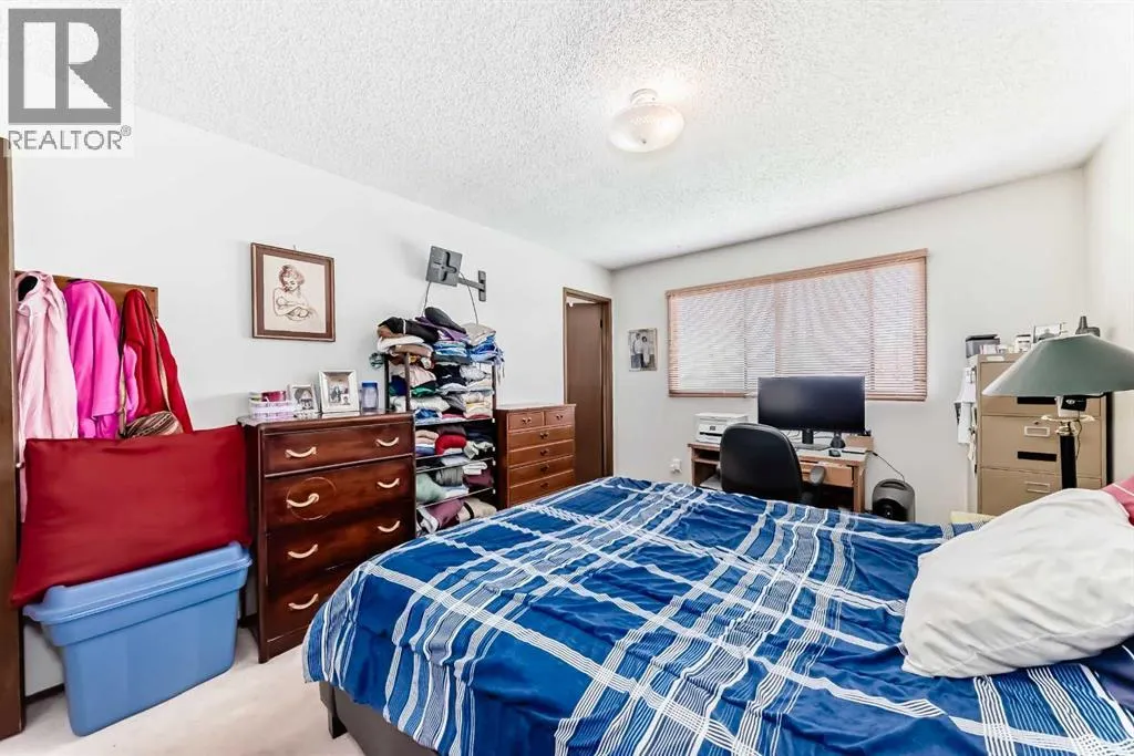 24 Templehill Bay NE