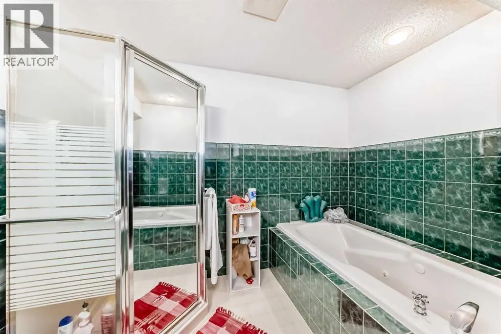 24 Templehill Bay NE