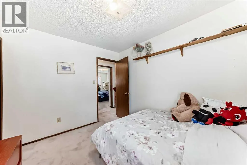 24 Templehill Bay NE