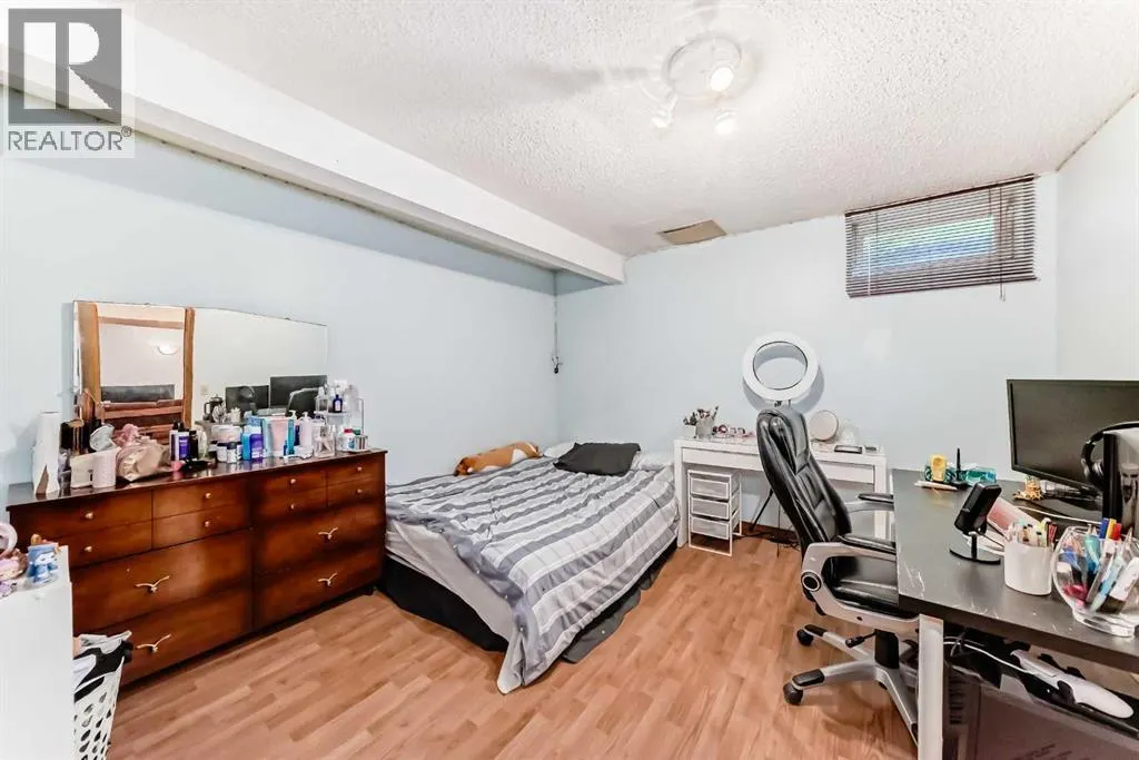 24 Templehill Bay NE