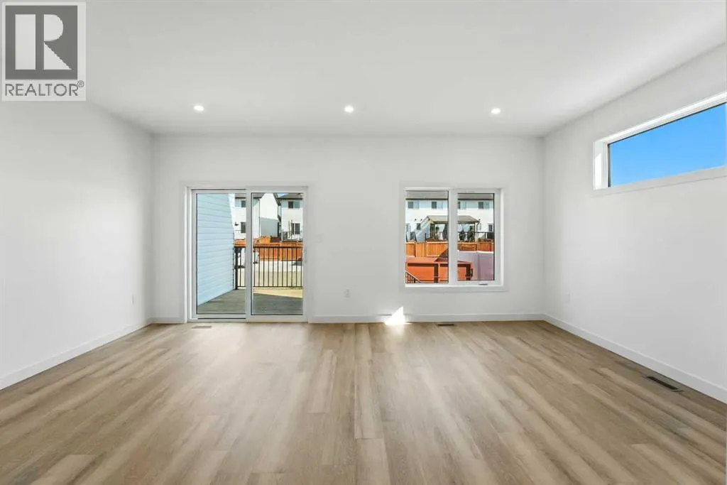 42 Earl Close